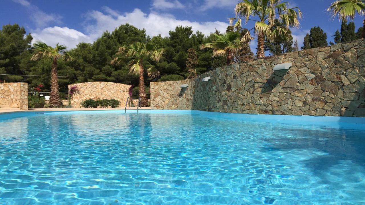 Residence Elegance Ville Ed Appartamenti A Porto Pino Eksteriør bilde