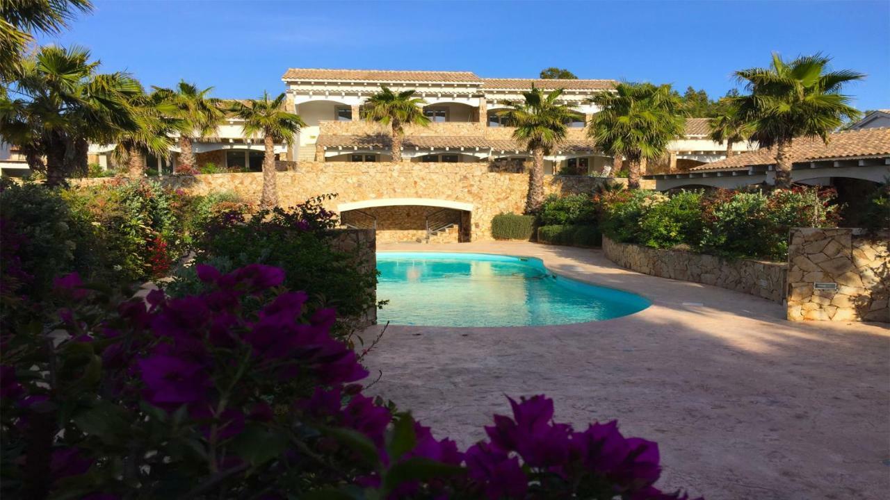 Residence Elegance Ville Ed Appartamenti A Porto Pino Eksteriør bilde