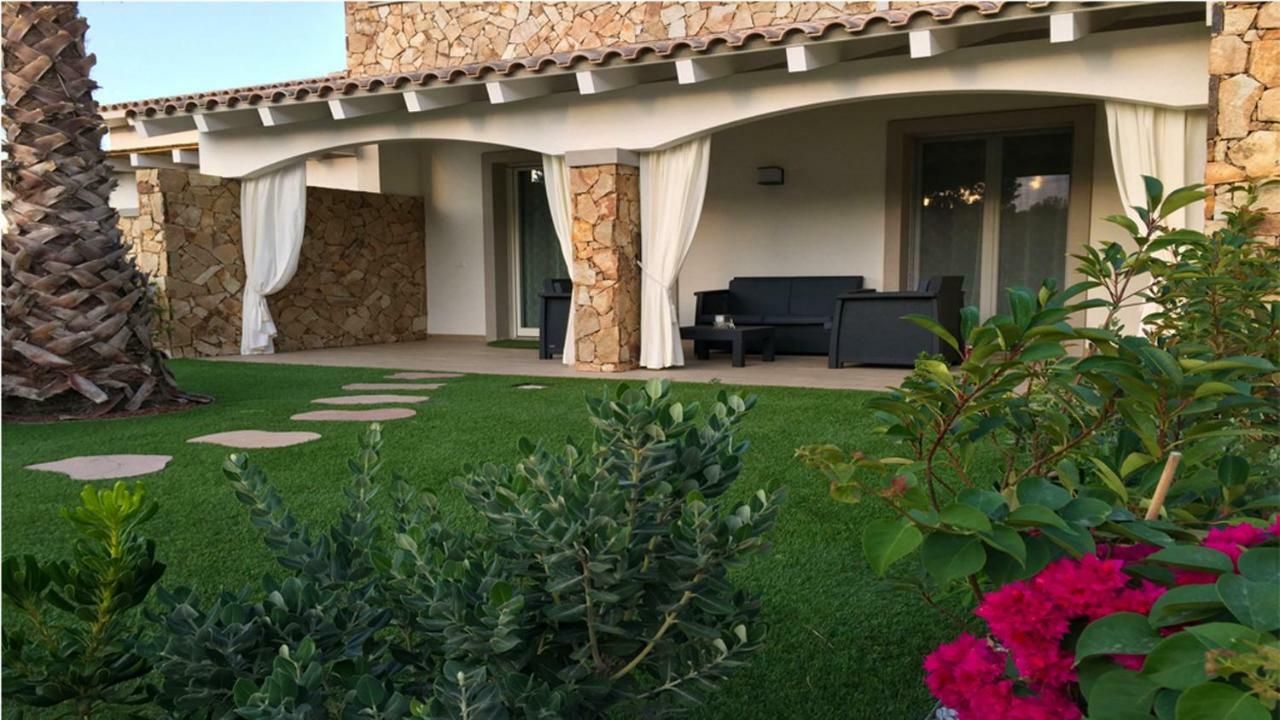 Residence Elegance Ville Ed Appartamenti A Porto Pino Eksteriør bilde