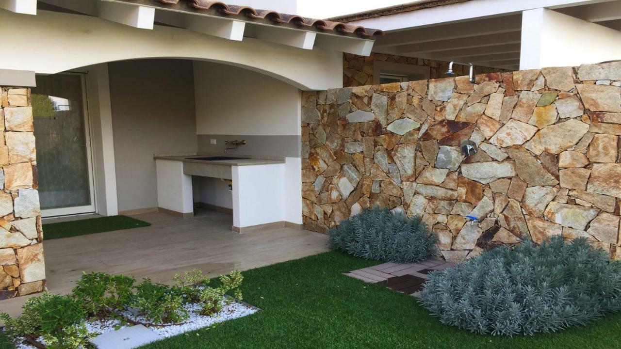 Residence Elegance Ville Ed Appartamenti A Porto Pino Eksteriør bilde