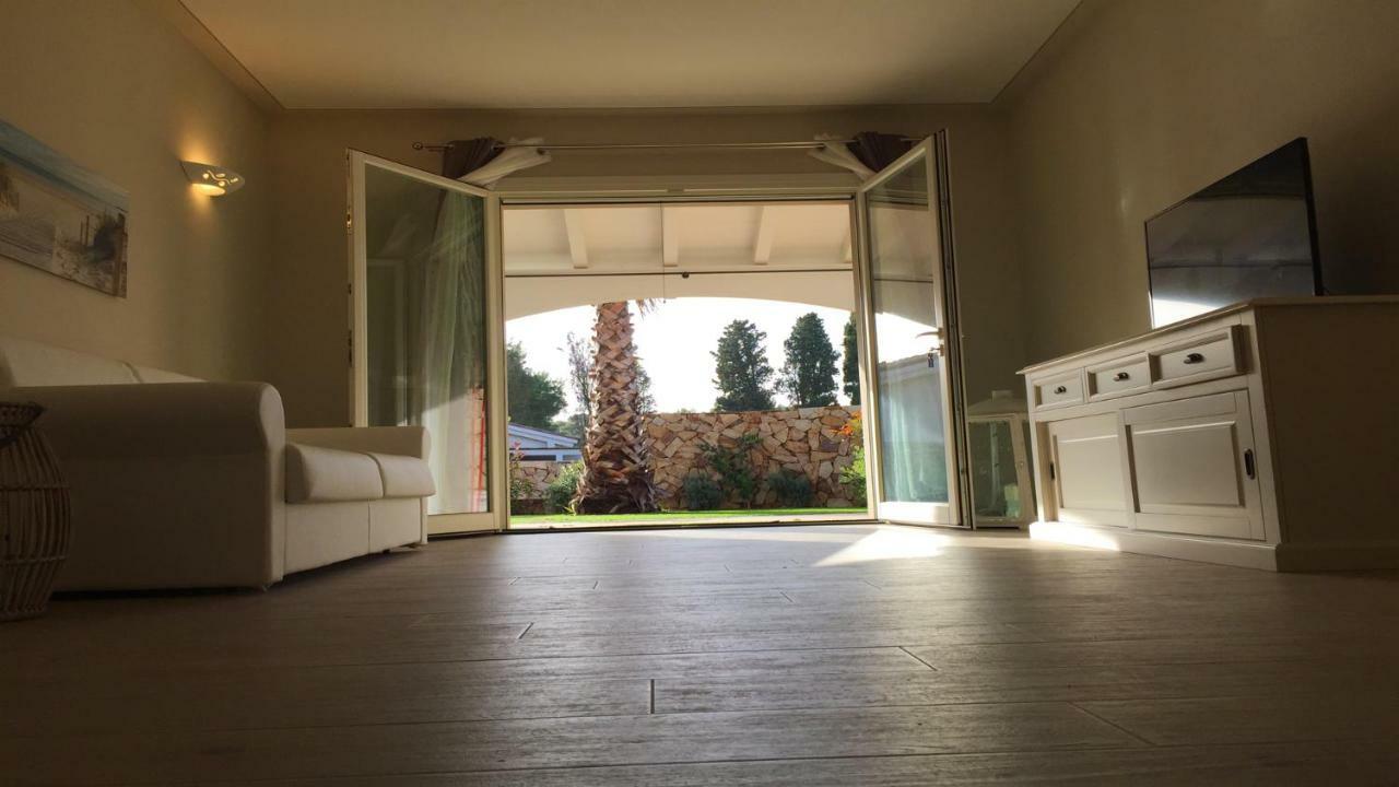 Residence Elegance Ville Ed Appartamenti A Porto Pino Eksteriør bilde
