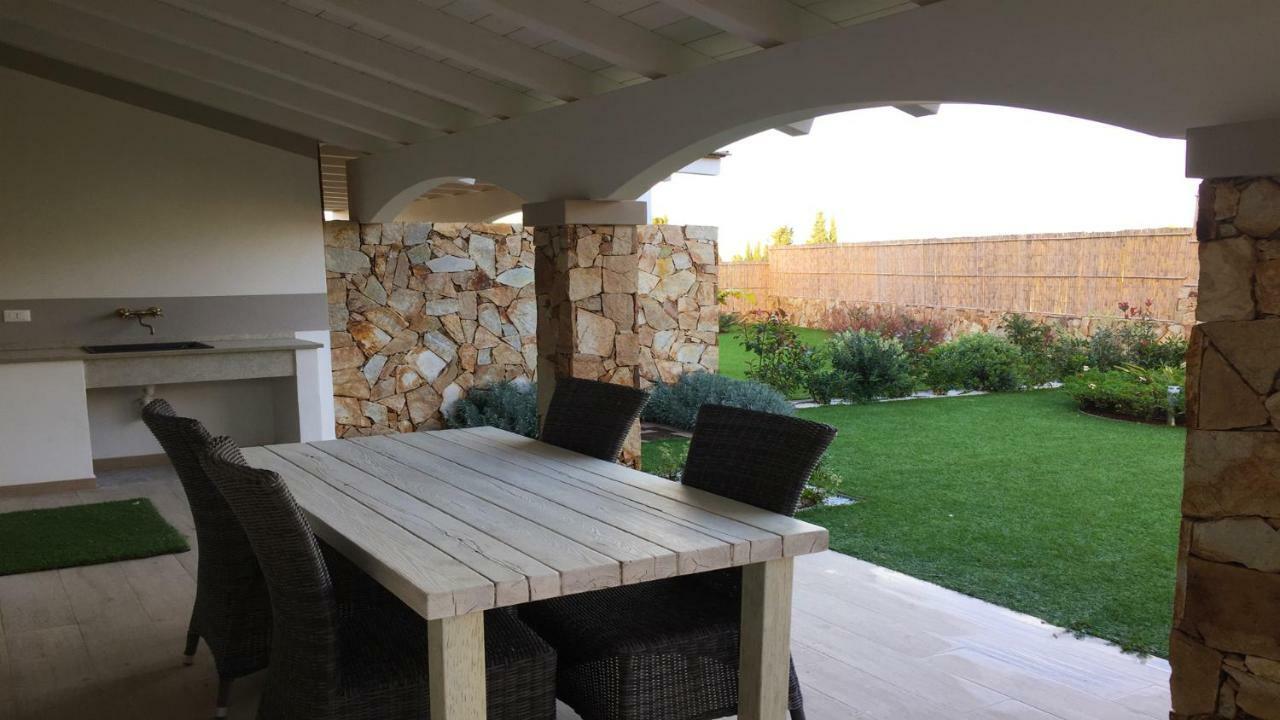 Residence Elegance Ville Ed Appartamenti A Porto Pino Eksteriør bilde