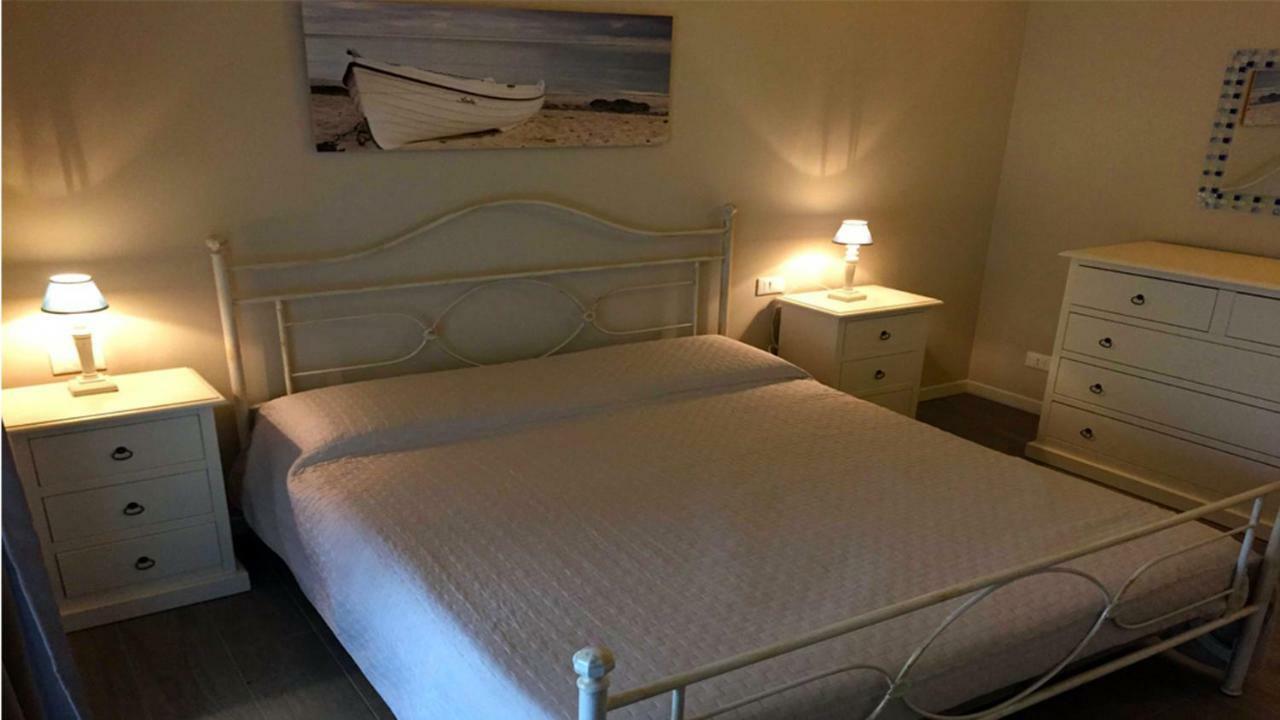 Residence Elegance Ville Ed Appartamenti A Porto Pino Eksteriør bilde
